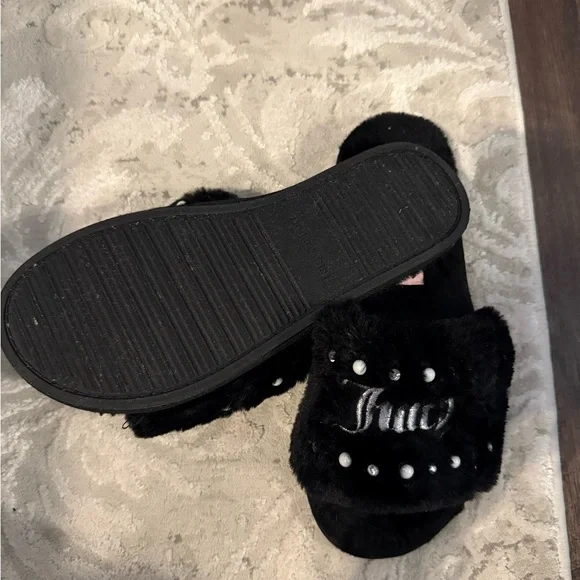 Juicy Couture Black Furry Slides with Pearl Accents - Picture 2 of 3